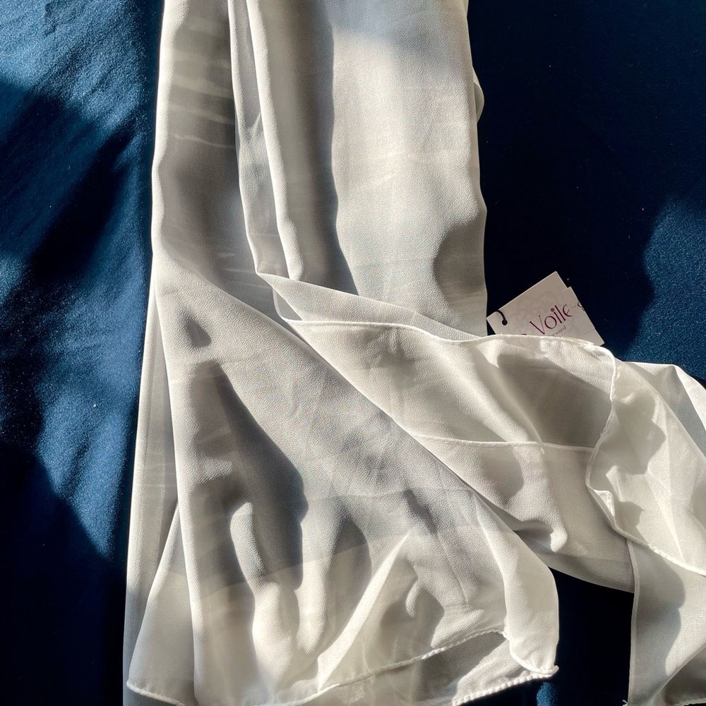Elegant Sheer Gray/White Scarf